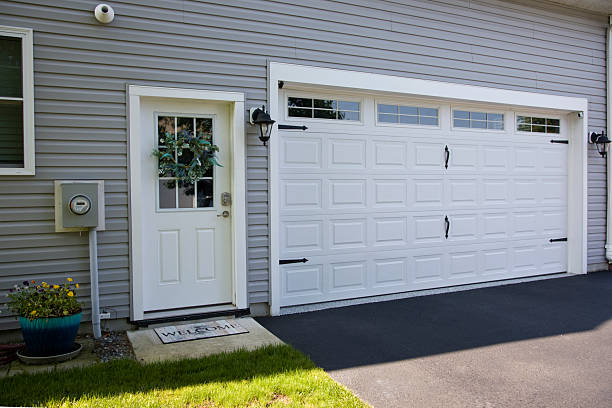 24/7 Emergency Garage Door Panel Replacement experts in Waynesboro, MS